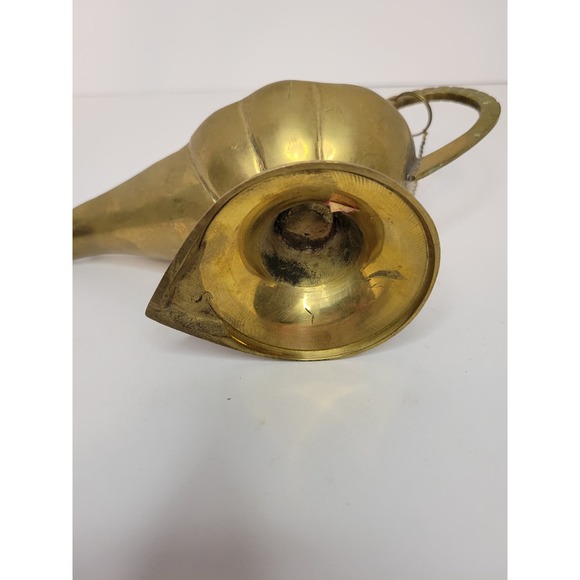 Vintage Unique Raised Brass Aladdin Genie Lamp Oil Lamp Home Exotic Decoration - Picture 7 of 8